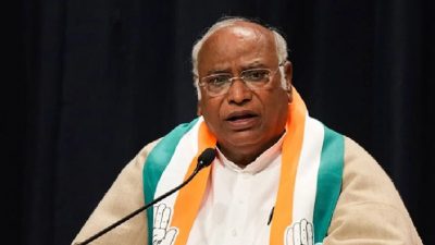 শিক্ষামন্ত্রীর পদত্যাগ ছাড়া সংসদে আলোচনা হবে না: মল্লিকার্জুন খাড়গে